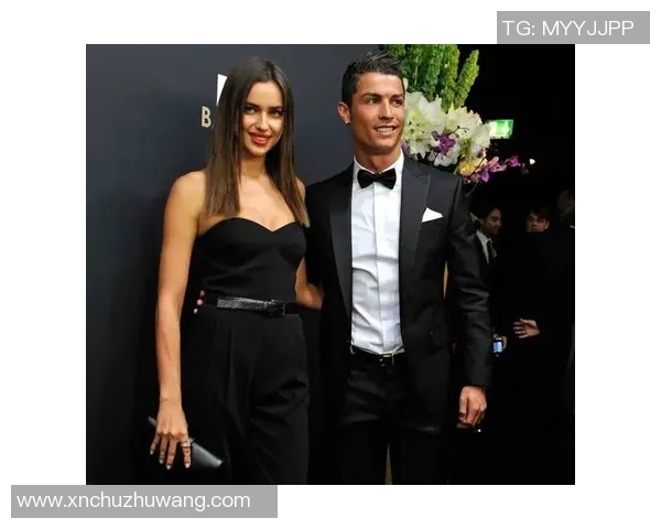 足球明星的妻子穿白衬衫展现优雅气质引发时尚热潮 足球明星的妻子穿白衬衫展现优雅气质引发时尚热潮