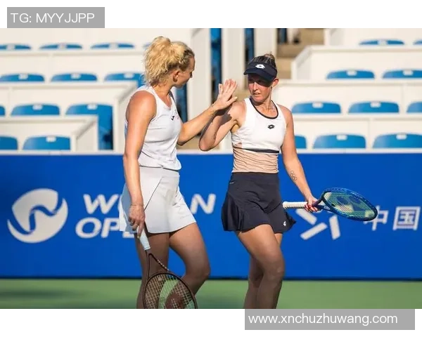 南京网球队在世界锦标赛中的默契配合与战术分析